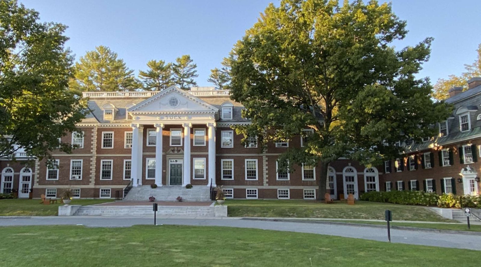 Read more about the article Dartmouth College (Tuck) Full-Time MBA Program